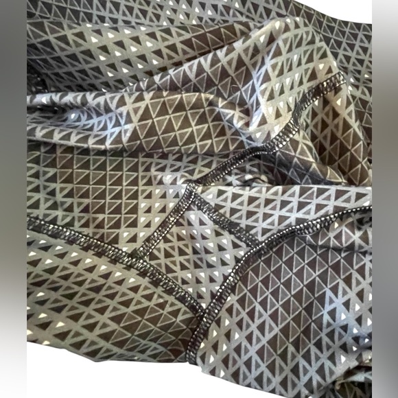 Cropped Athletic Pants by Old Navy - Picture 3 of 4